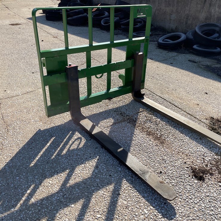 #6052 • 2022 MDS Euro Rail Pallet Fork