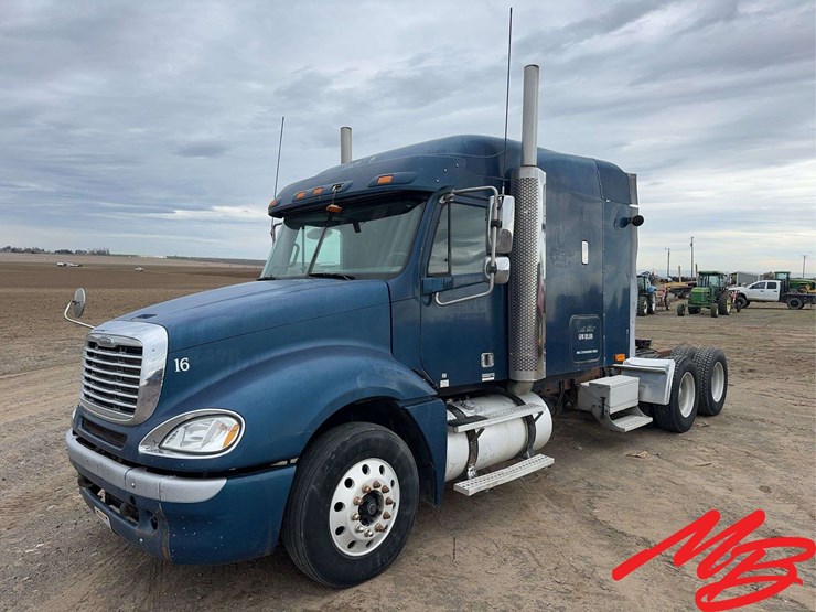 2005-freightliner-columbia-120-image-1