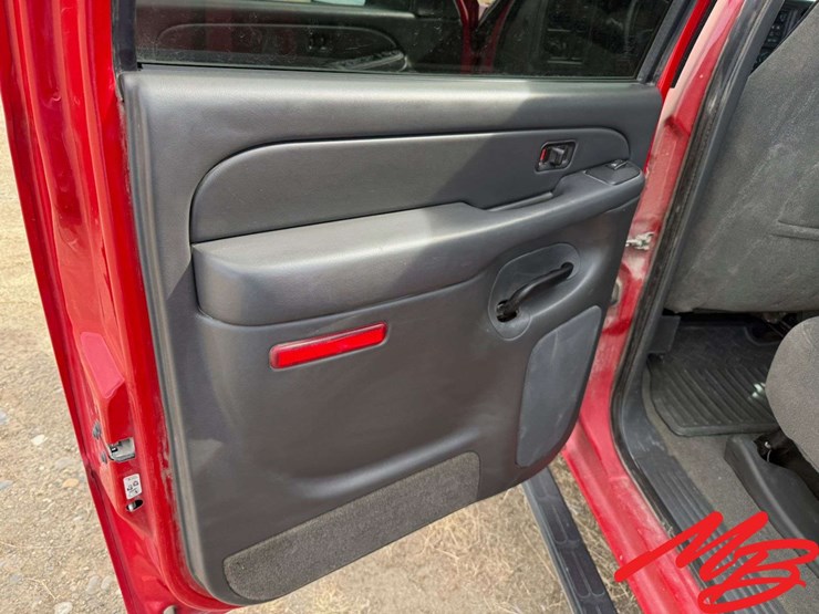 2004-chevrolet-silverado-2500-image-40