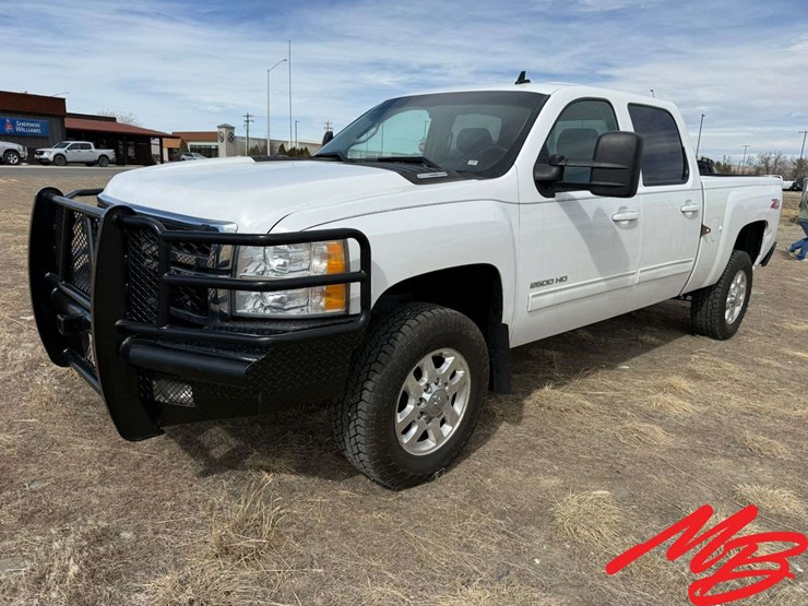 2014-chevrolet-silverado-2500-image-1