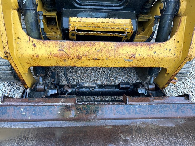 2015-caterpillar-249d-image-11