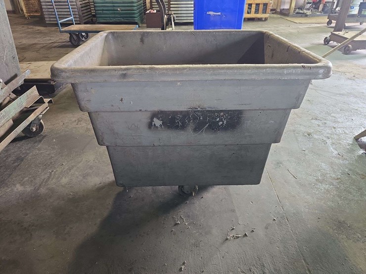 poly-bin-on-casters-image-4