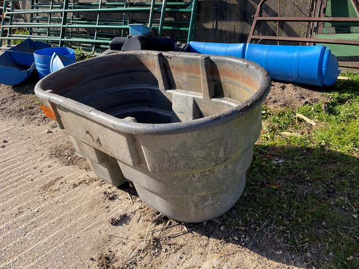 #6074-•-rubbermaid-poly-tank-image-7