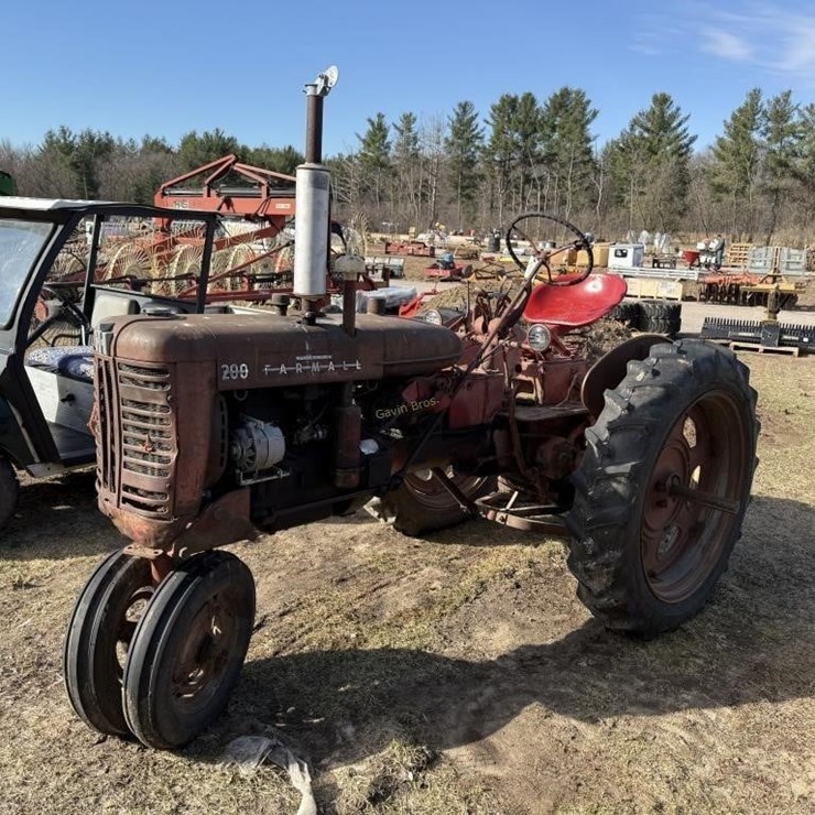Farmall 200 Tractor