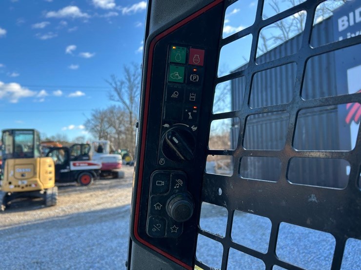 2021-bobcat-t76-image-21