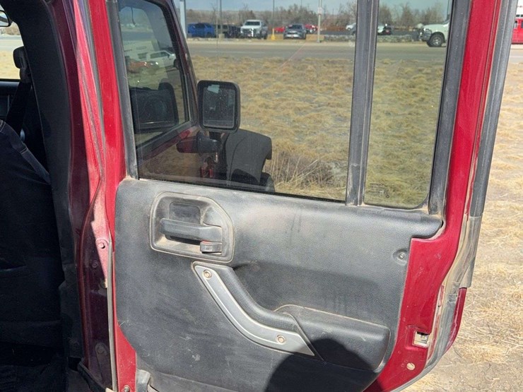 2012-jeep-wrangler-image-34