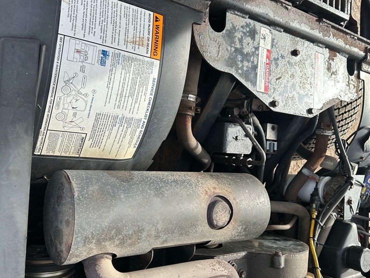 2007-bobcat-toolcat-5600-image-24