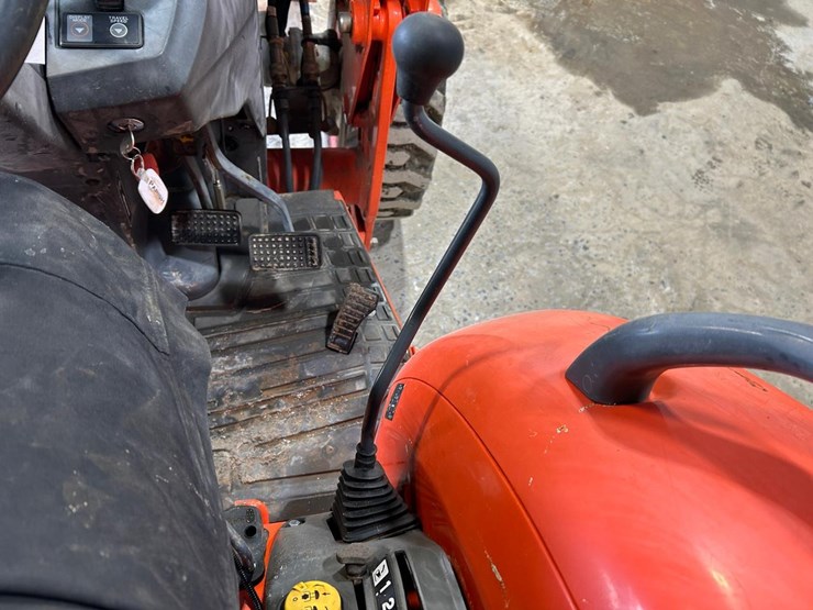 kubota-la724-image-23