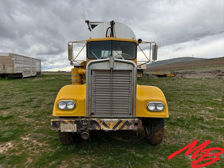 1964-kenworth-w923-image-2