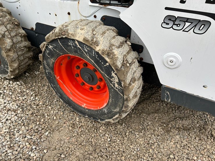 2020-bobcat-s570-image-15