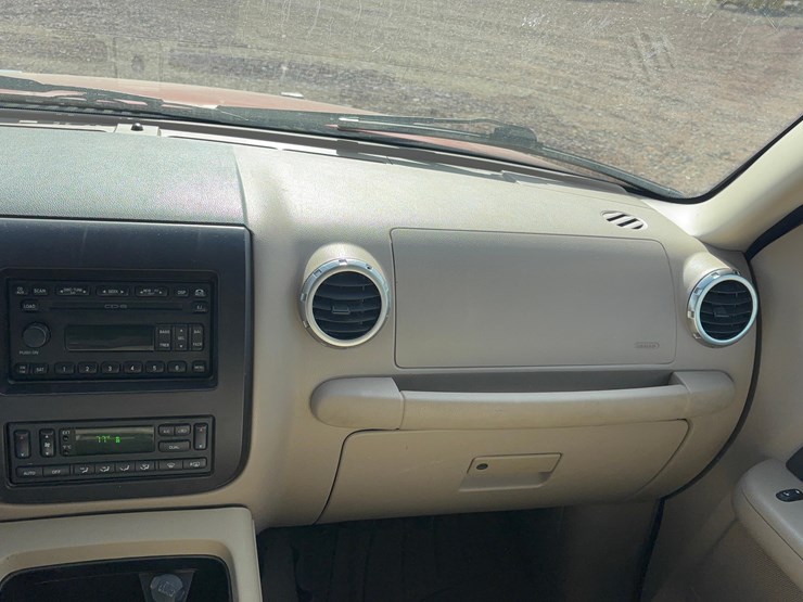 2004-ford-expedition-image-12