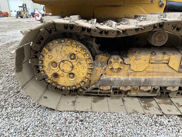 2015-caterpillar-d6k2-lgp-image-12