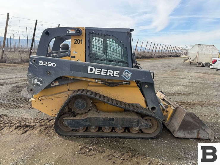 2010-john-deere-329d-image-6