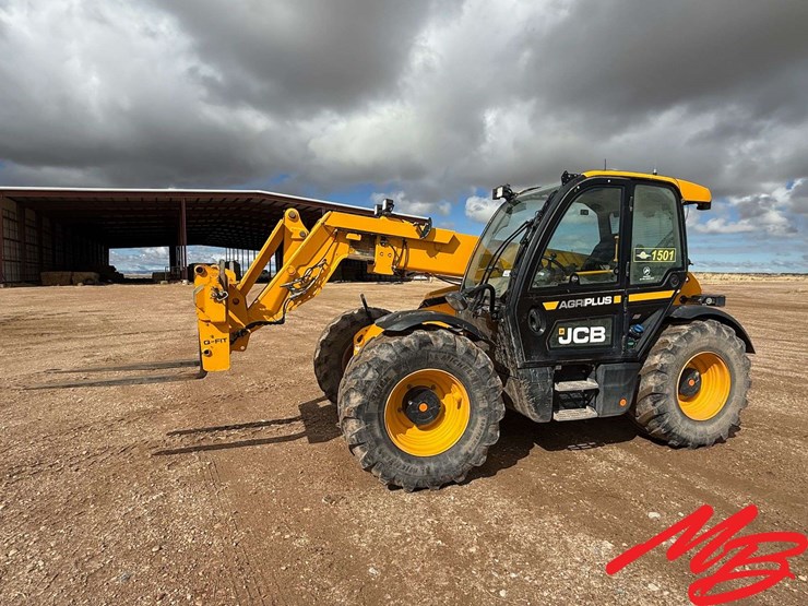 2021-jcb-542-70-agri-plus-image-2