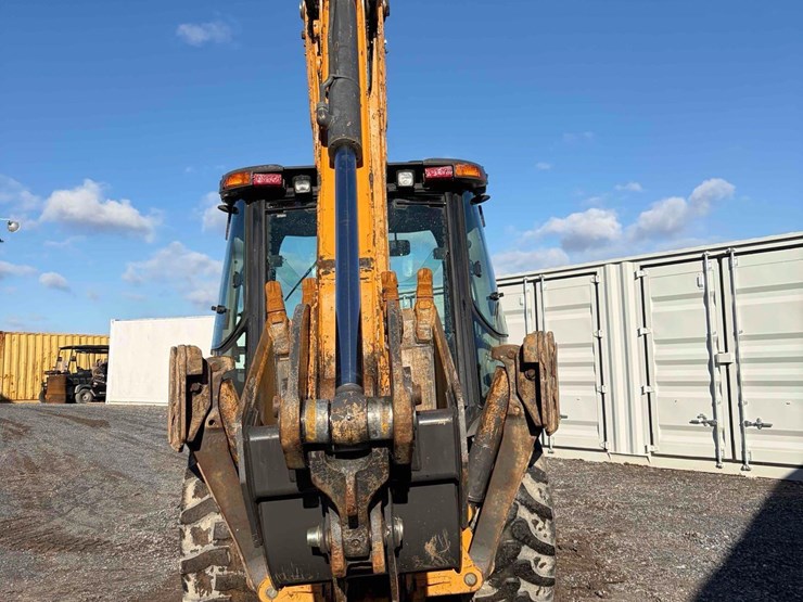 2019-case-580sn-image-4