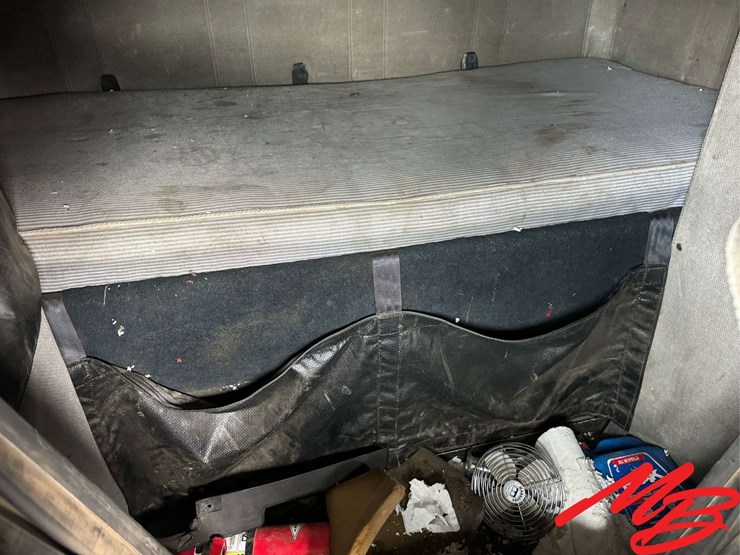 1990-freightliner-fld120-image-25