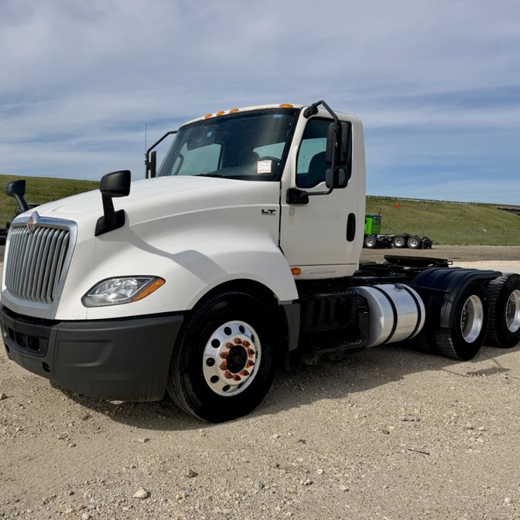 2018 INTERNATIONAL LT