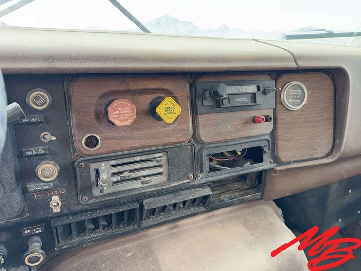 1985-international-s2500-image-31