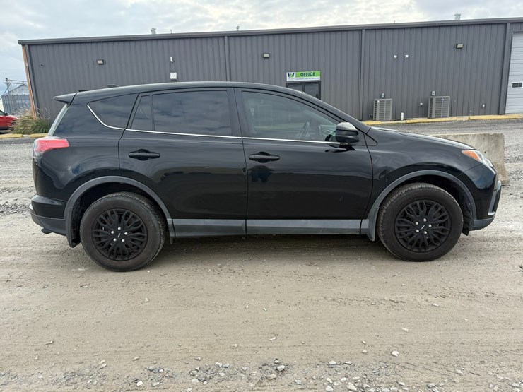 2018-toyota-rav4-image-4