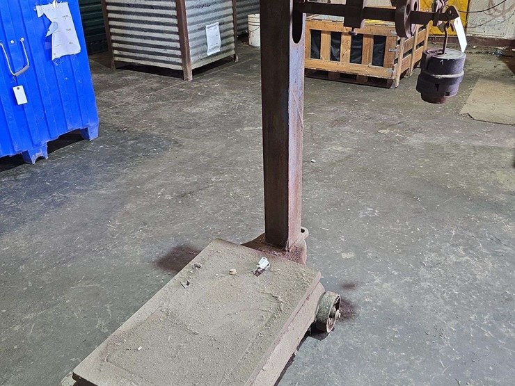 vintage-scale-with-weights-image-2