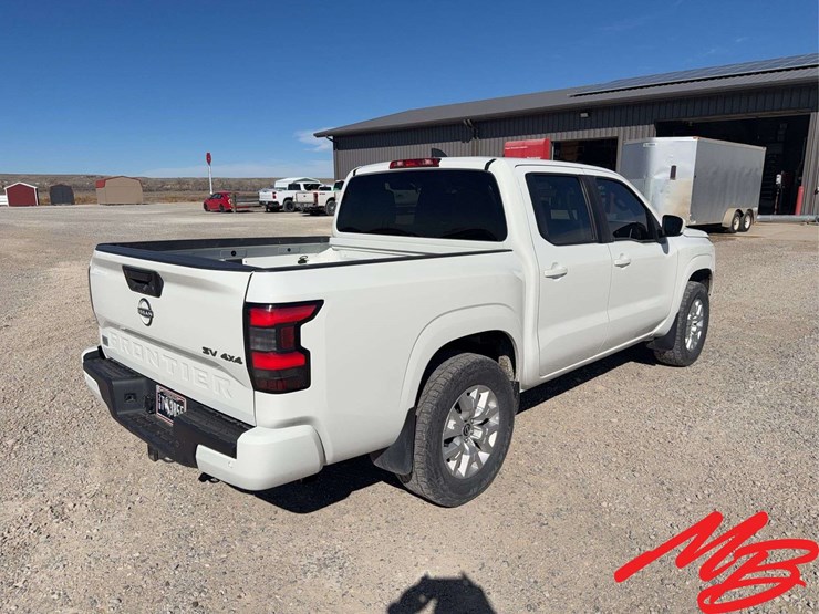 2022-nissan-frontier-sv-image-5