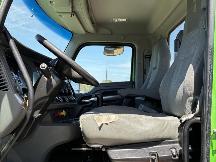2019-kenworth-t880-image-13