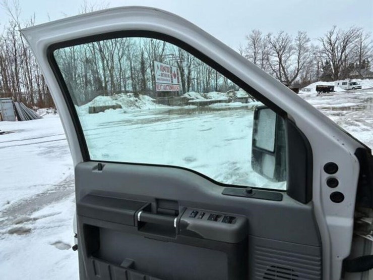 2011-ford-f350-image-18