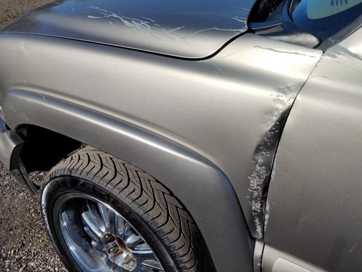 2003-chevrolet-suburban-image-2