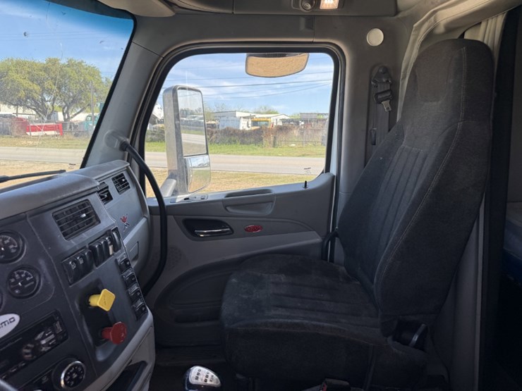 2018-peterbilt-567-image-20