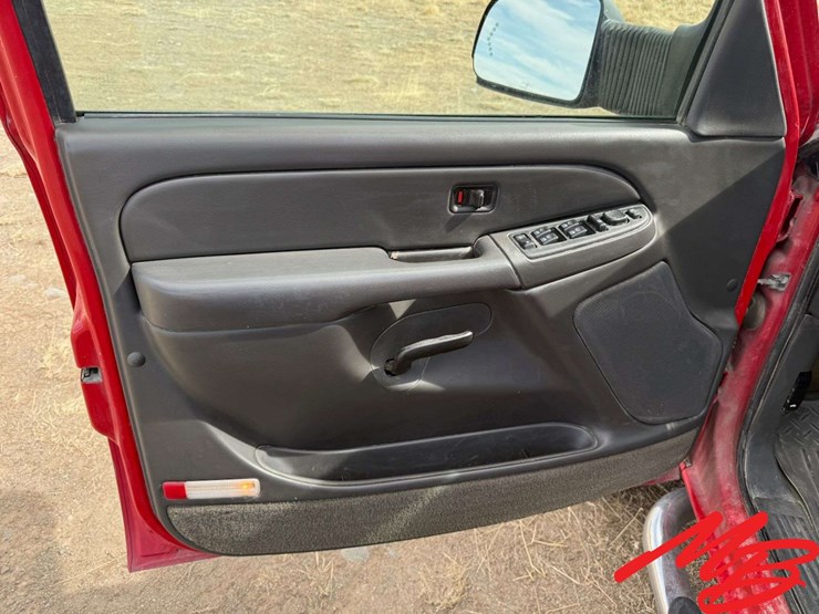 2004-chevrolet-silverado-2500-image-29