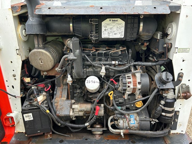 2017-bobcat-s650-image-14