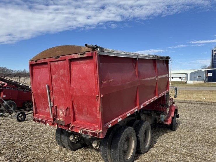 1980-ford-8000-image-11