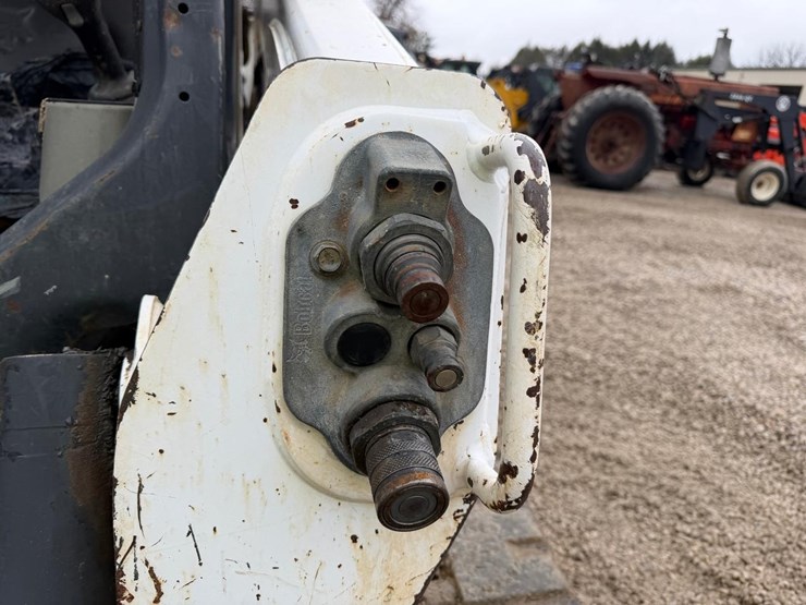 2016-bobcat-t590-image-11