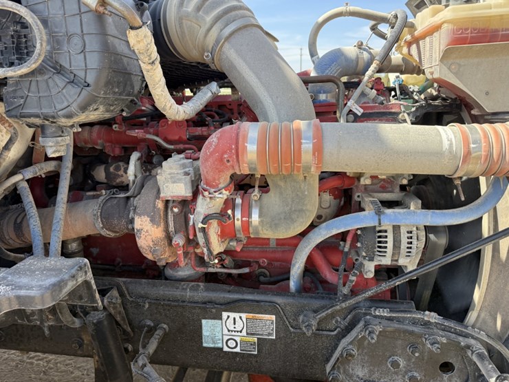 2018-peterbilt-567-image-10