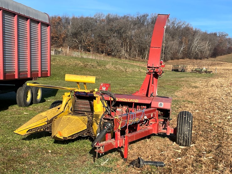 new-holland-790-image-1