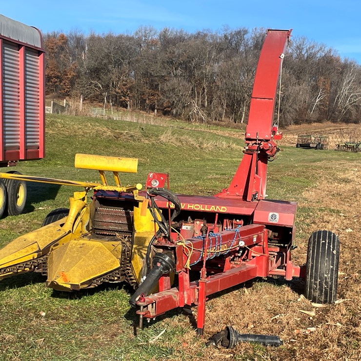 NEW HOLLAND 790