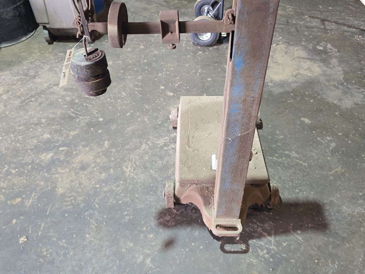 vintage-scale-with-weights-image-4