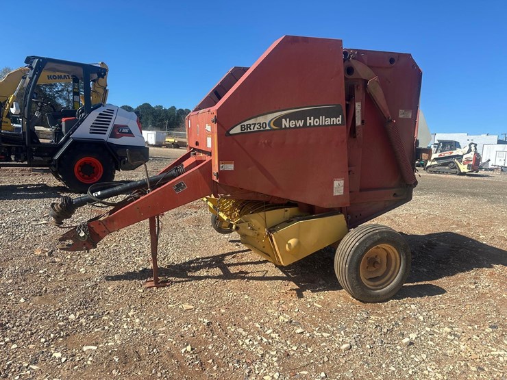 new-holland-br730-image-4