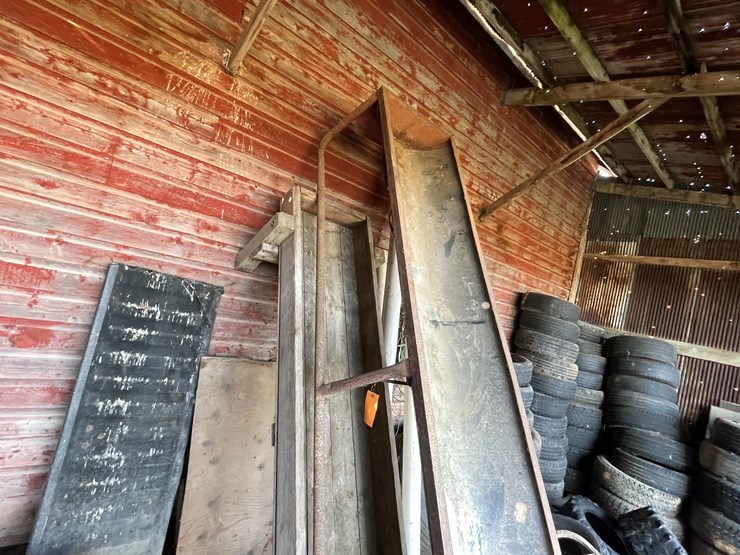 #6083-•-(2)-feed-troughs-image-9