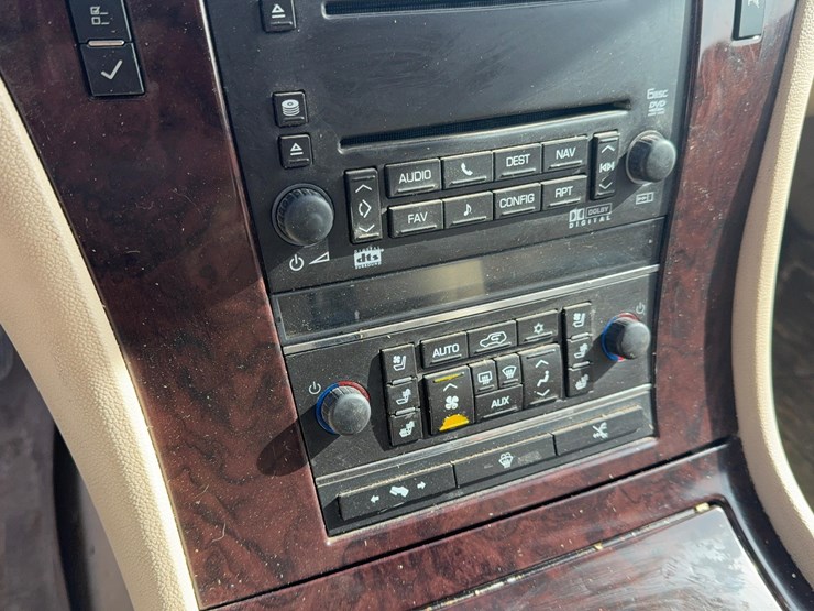 2008-cadillac-escalade-image-23