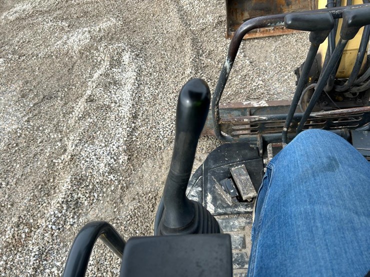 komatsu-pc35mr-2-image-22