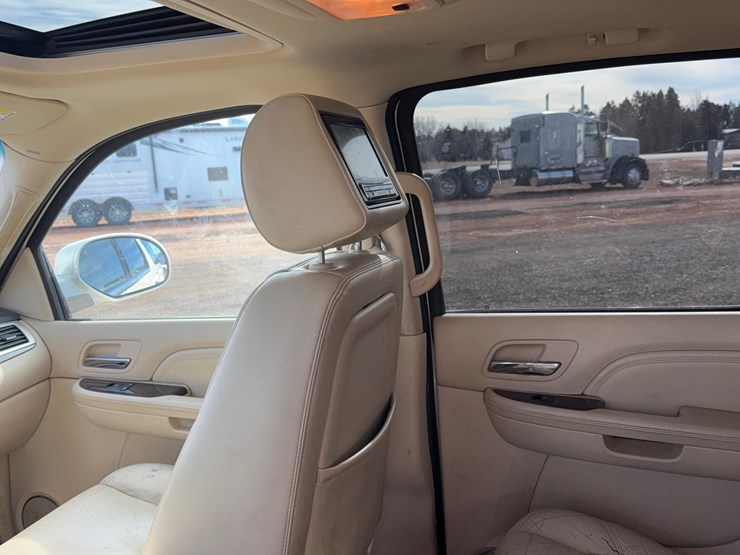 2008-cadillac-escalade-image-29