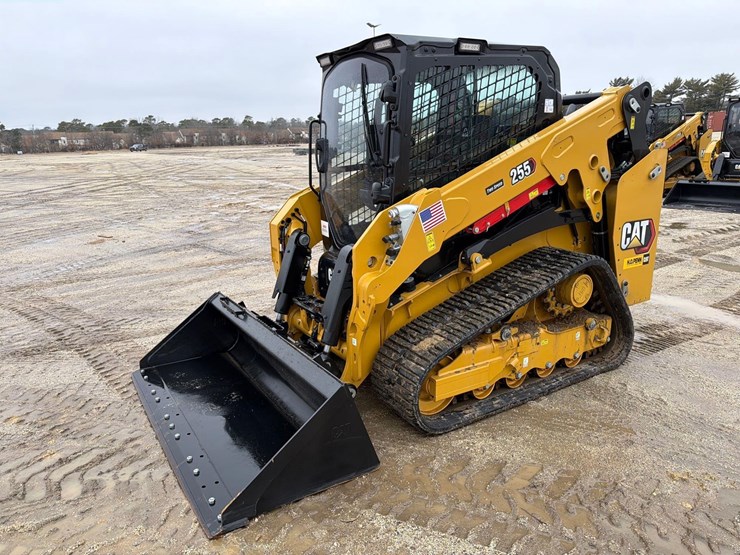 2025-caterpillar-255-image-2