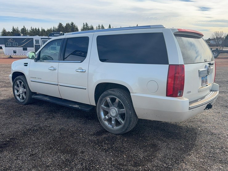 2008-cadillac-escalade-image-1