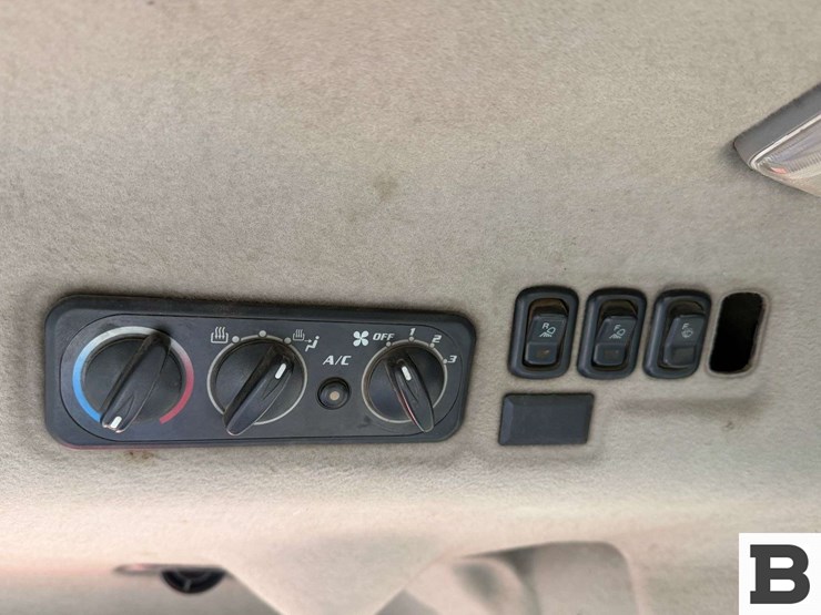 2016-kubota-m8540hd-image-28