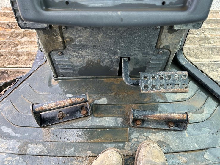 2015-caterpillar-d6k2-lgp-image-30