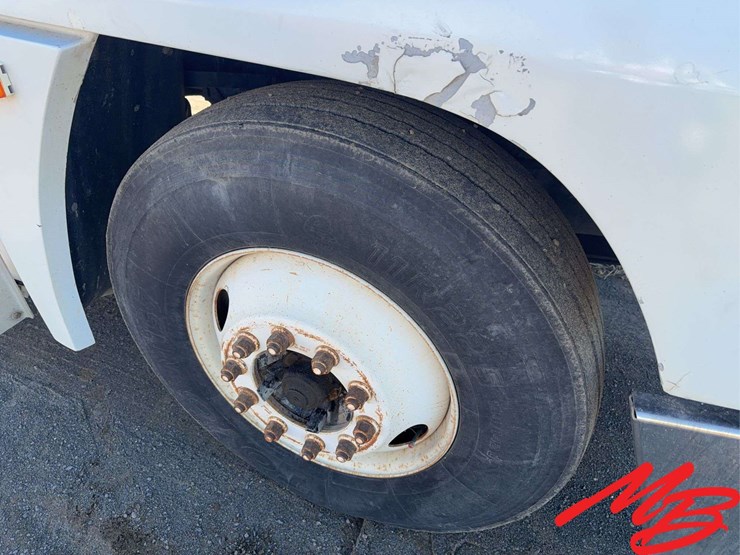 1997-freightliner-fld120-image-10