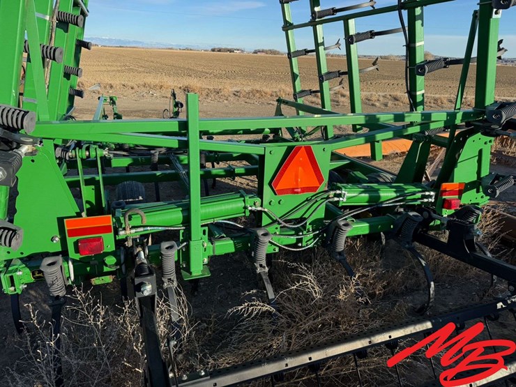 john-deere-32-image-9