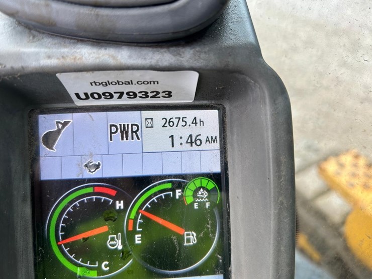 2020-deere-135g-image-25