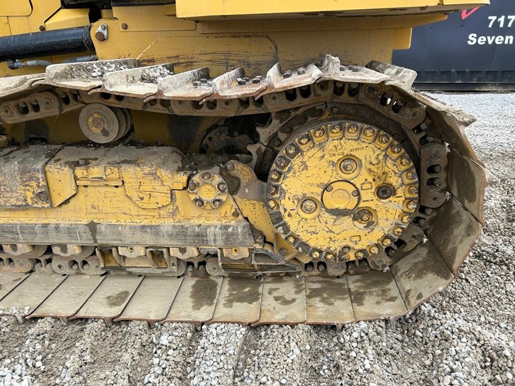 2015-caterpillar-d6k2-lgp-image-19